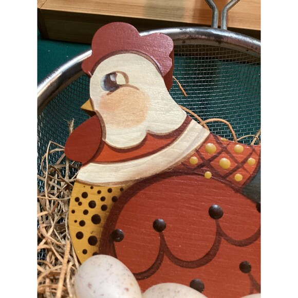 Handcrafted Vintage Strainer Wooden Hand Painted Hen On Nest Wall Decor Hanging - Picture 9 of 11